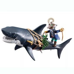 PIRATES TIBURON GIGANTE CON PIRATA